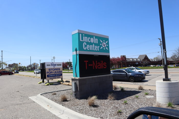 Towne Theatres 4 (AMC Towne 4 Theatres) - Towne Theater Bldg May 9 2022 (newer photo)